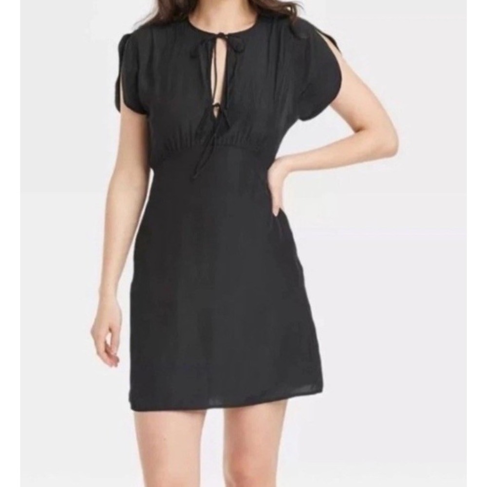 Universal Thread Tie Front Flutter Short Sleeve M… - image 1